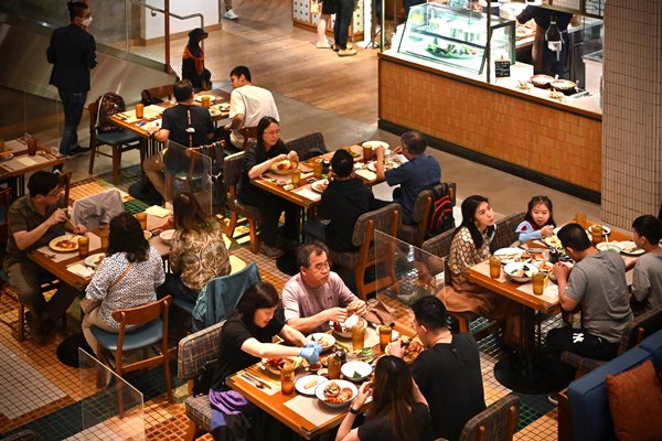 社交距離措施料下月進一步放寬