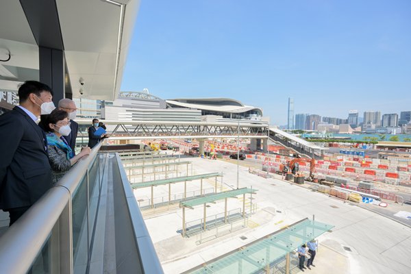林鄭月娥視察會展站和鄰近設施