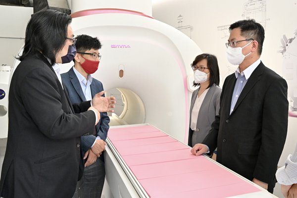 薛永恒視察醫療用品製造中心