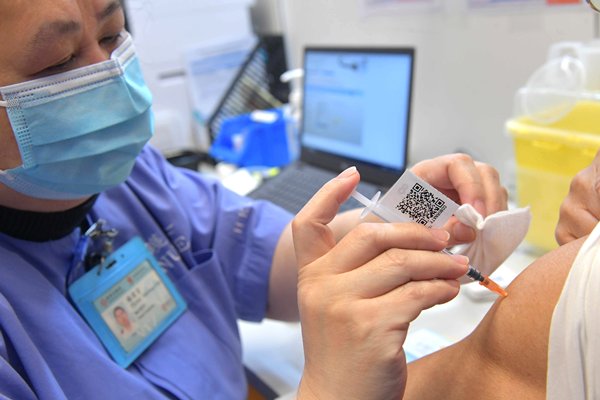 接種第三劑新冠疫苗莫遲疑