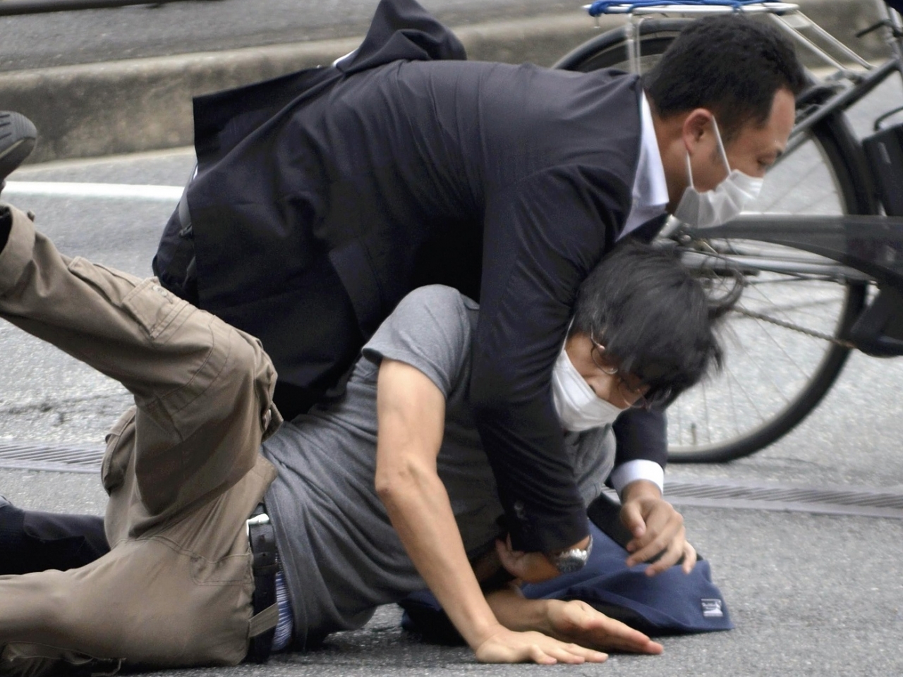 安倍晉三遭槍擊身亡 – 香港電台