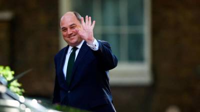 英國國防部長華萊士將自己排除在領導力競賽之外