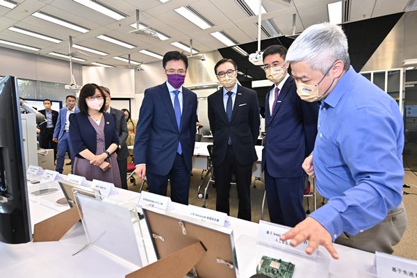 孫東訪兩研發中心