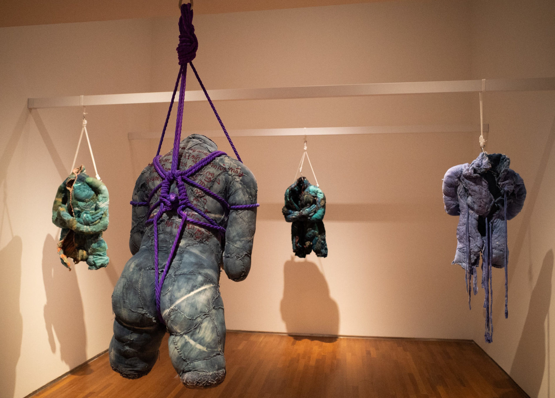 雕刻新加坡：國家美術館展覽展示了周圍的藝術