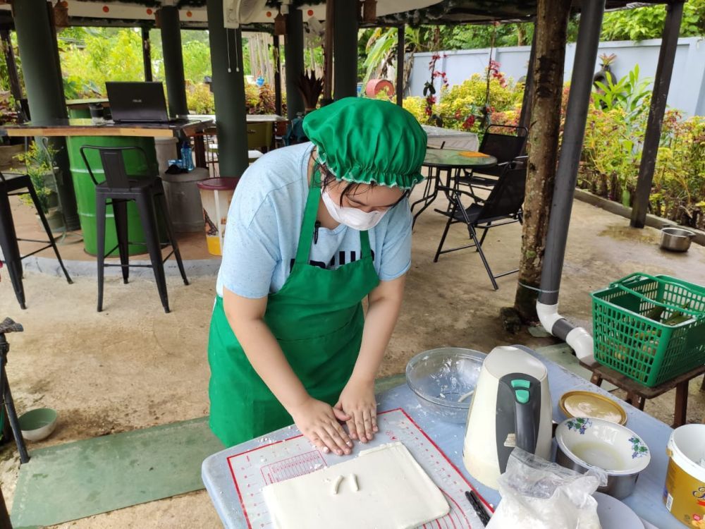 古晉咖啡館僱用殘疾青年