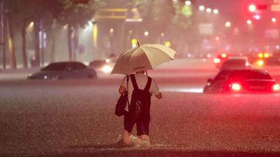 首爾暴雨和洪水造成七人死亡