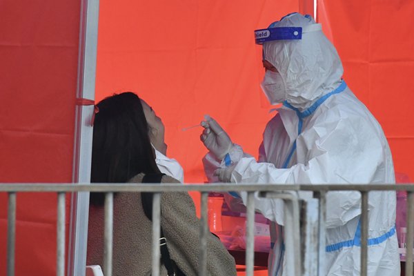 將軍澳東港城第8座34人違反強制檢查的公告