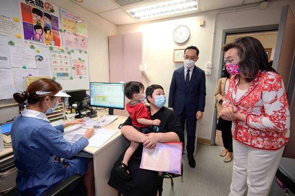 楊何蓓茵視察健康院疫苗接種服務