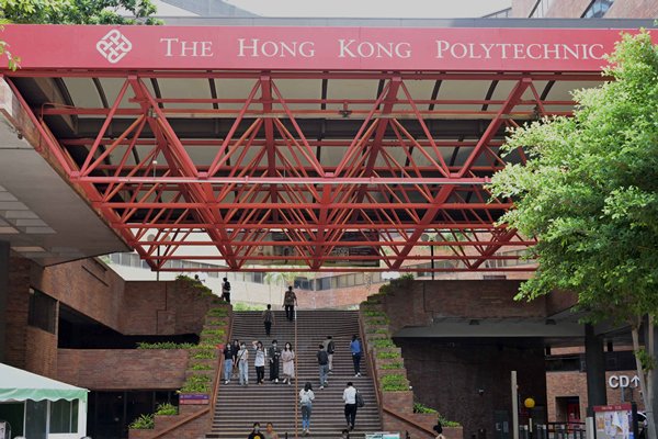 特首：院校應培育愛國愛港新一代