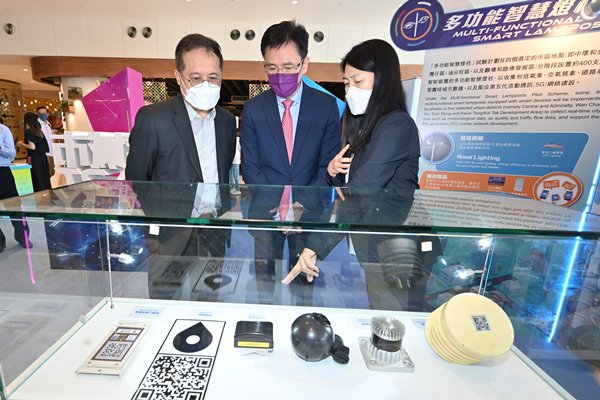 孫東參觀智慧城市巡迴展
