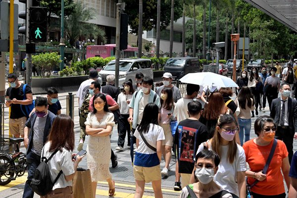 新冠病例增加近9500例