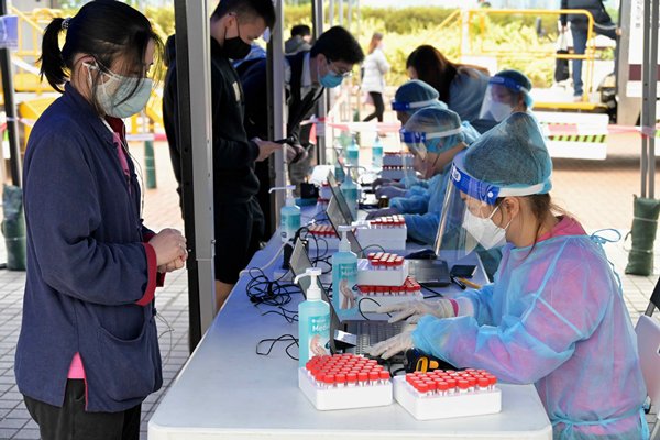 關於15人在荃灣一住宅樓違反強制檢查的公告