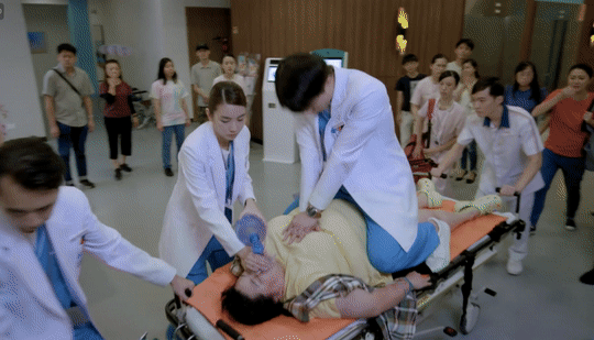 “我會確保下次不要搖頭太多，”：新加坡演員回應-cpr-失敗場景的嘲弄(視頻)