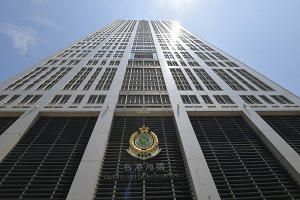 餅店董事涉違商品說明條例被捕