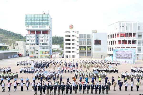 李家超為步操大匯演主禮