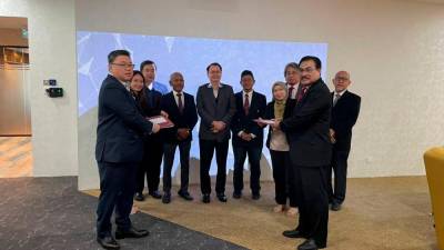ageson-指定-koperasi-belia-智能自動售貨機的運營商