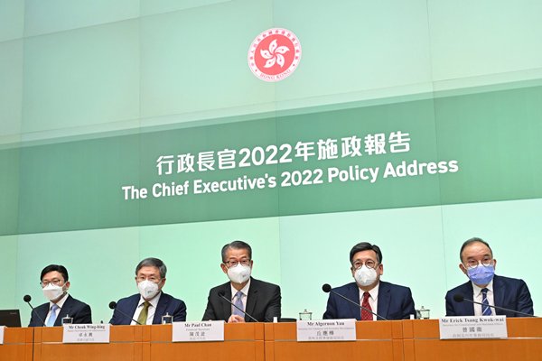 主動出擊-吸引企業與人才來港