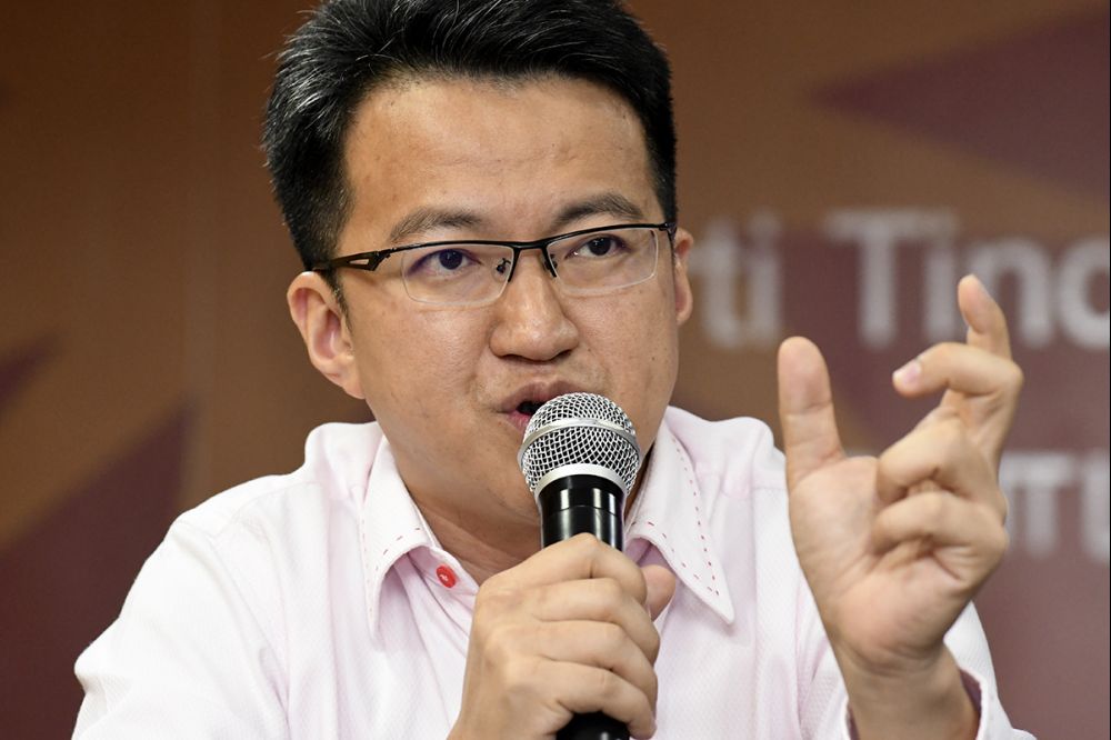 民主行動黨表示，儘管呼籲進行早期民意調查，但巫統沒有取得進展