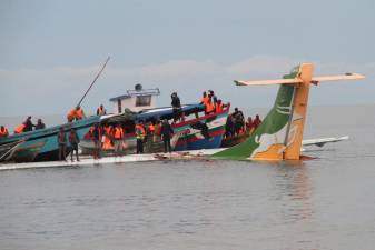 飛機墜入坦桑尼亞維多利亞湖後三人喪生