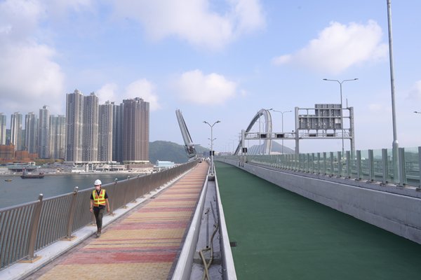 將藍隧道料分流三至四成車量
