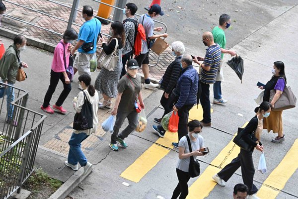 本地新冠陽性個案增加約7500宗