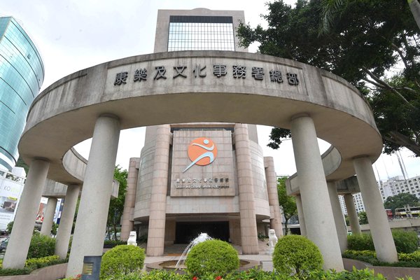 康文署移除旺角枯死古樹
