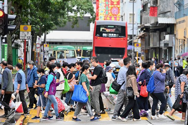 covid-19-陽性病例增加了-8,000-多例