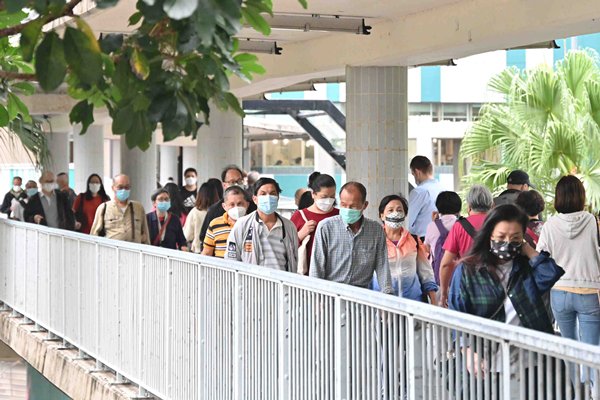逾萬三人感染新冠病毒