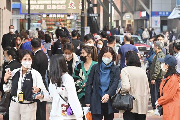 本港增逾萬四宗新冠個案