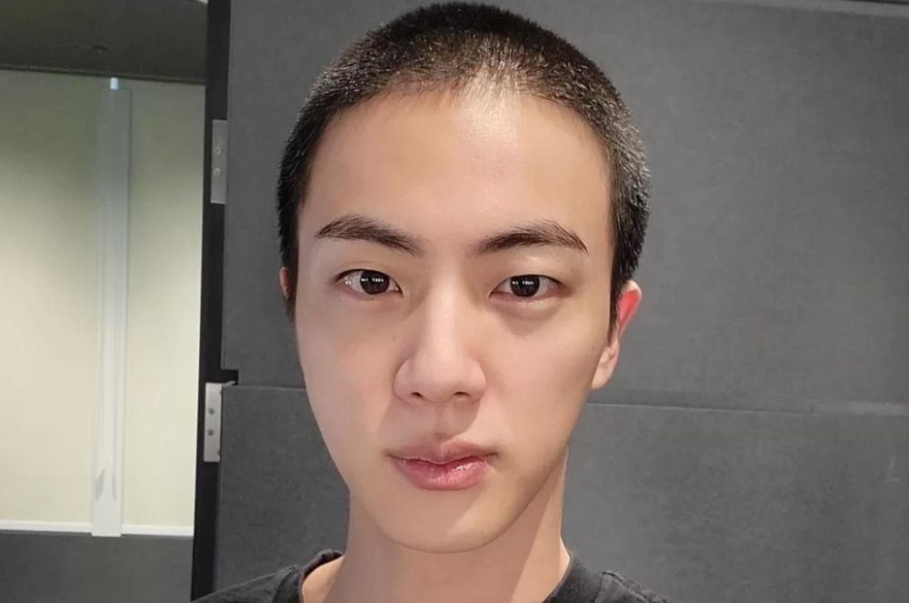 防彈少年團的-jin-開始服兵役，標誌著一個時代的結束