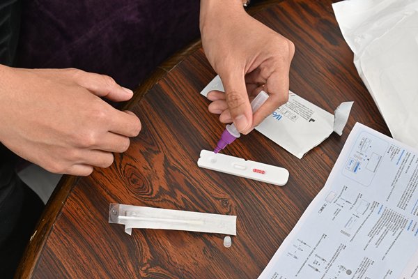 新冠個案增約萬四宗