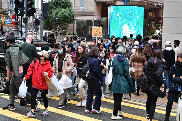 新冠病例增加近5萬