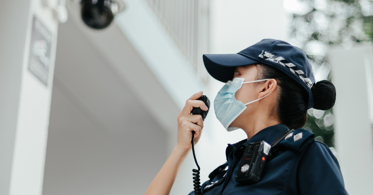 新加坡母親問她是否可以“殺死”女兒然後繼續刺她