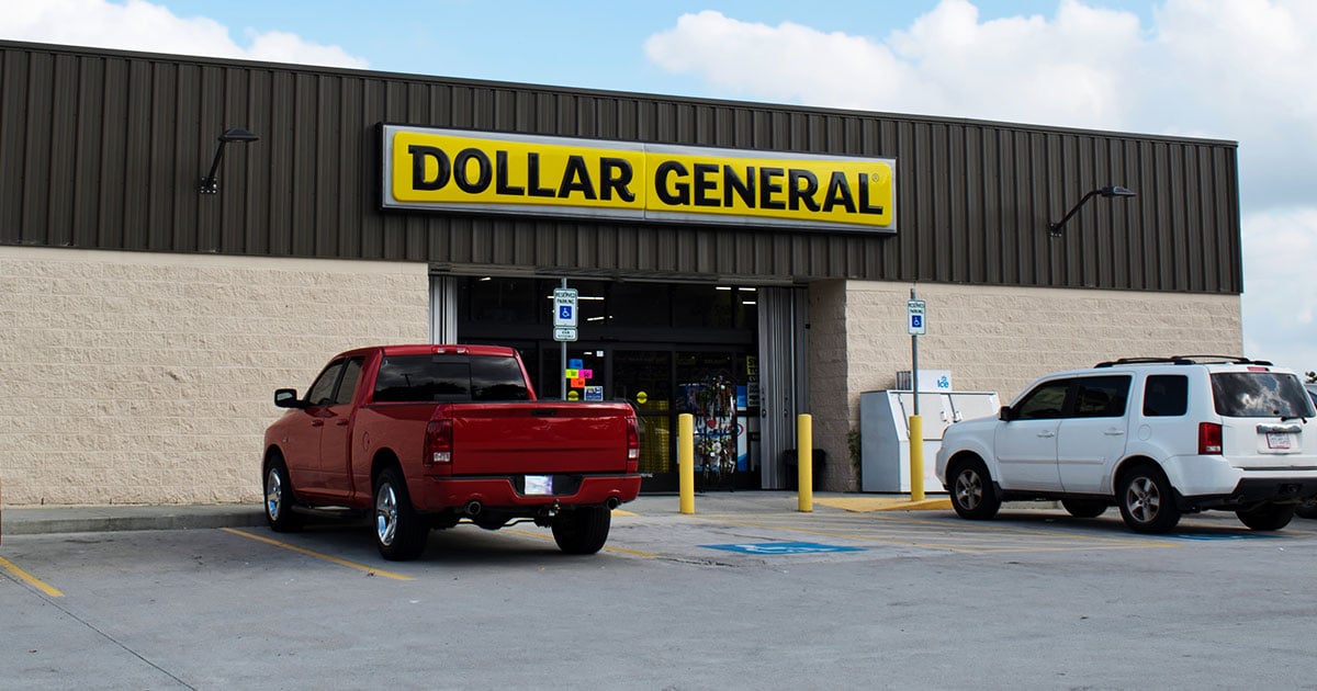 dollar-general-僱員在槍殺武裝劫匪後被控過失殺人罪