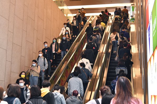 逾三千六人感染新冠病毒