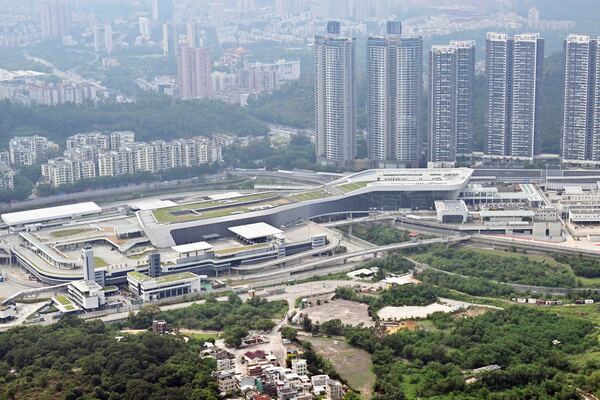 多管齊下應對香園圍口岸車位需求