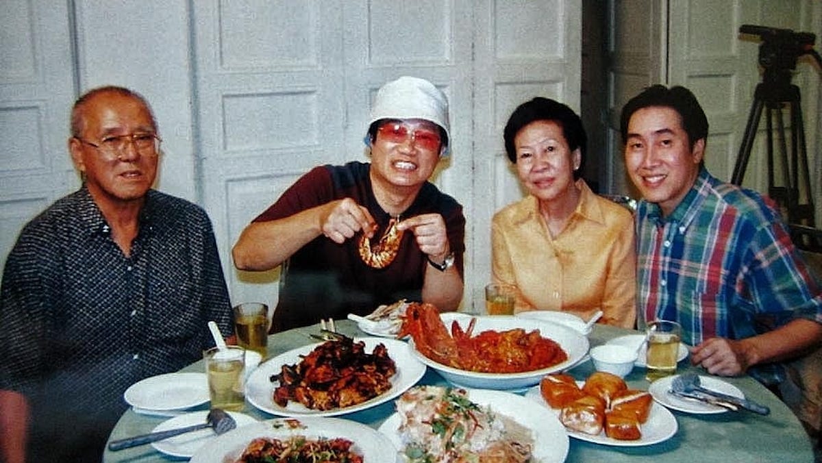 發明新加坡標誌性辣椒螃蟹菜餚的女士去世，享年-90-歲