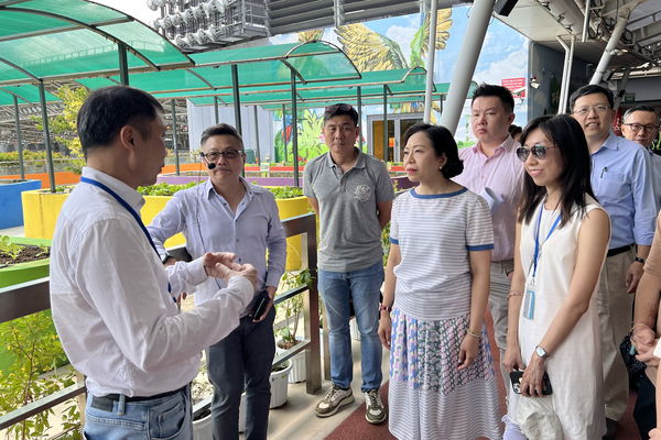麥美娟新加坡參觀社區建設