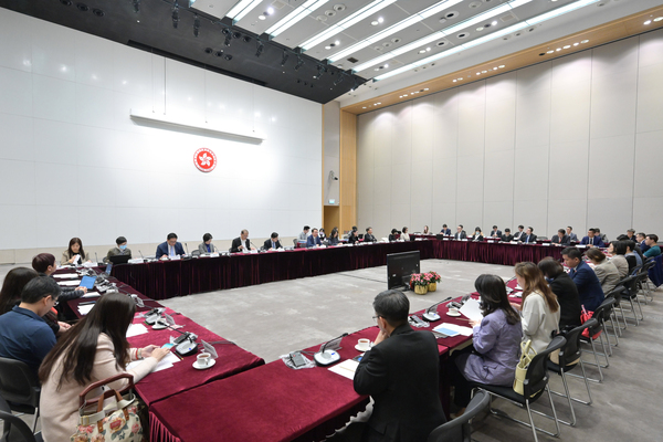 新一屆扶貧委員會召開首次會議