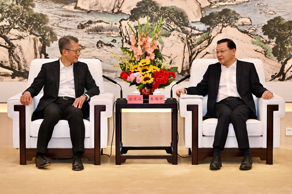 陳茂波訪穗洽談深化兩地合作