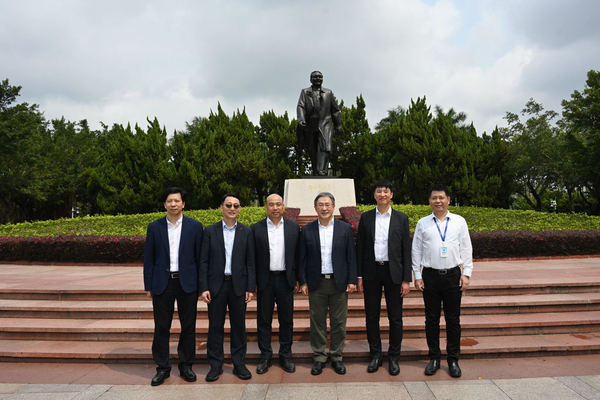 卓永興深圳考察美化城市措施