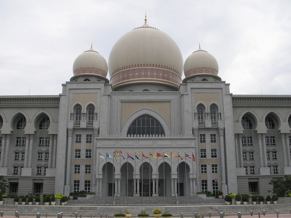 政府尊重聯邦法院關於-macc-對納茲蘭法官進行調查的決定