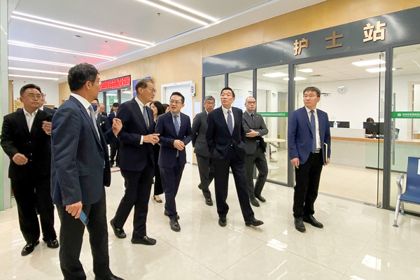 盧寵茂訪深圳兩間社康中心