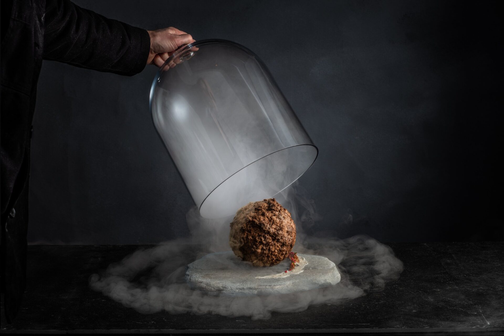 澳大利亞食品科技初創公司製作了巨大的猛獁象肉丸，以在新加坡推出實驗室培育的鵪鶉肉