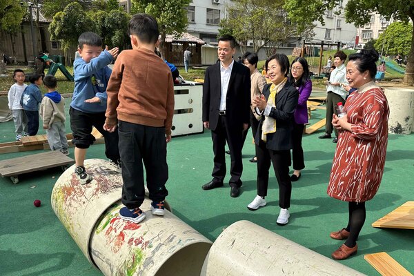 蔡若蓮訪問浙滬教育單位