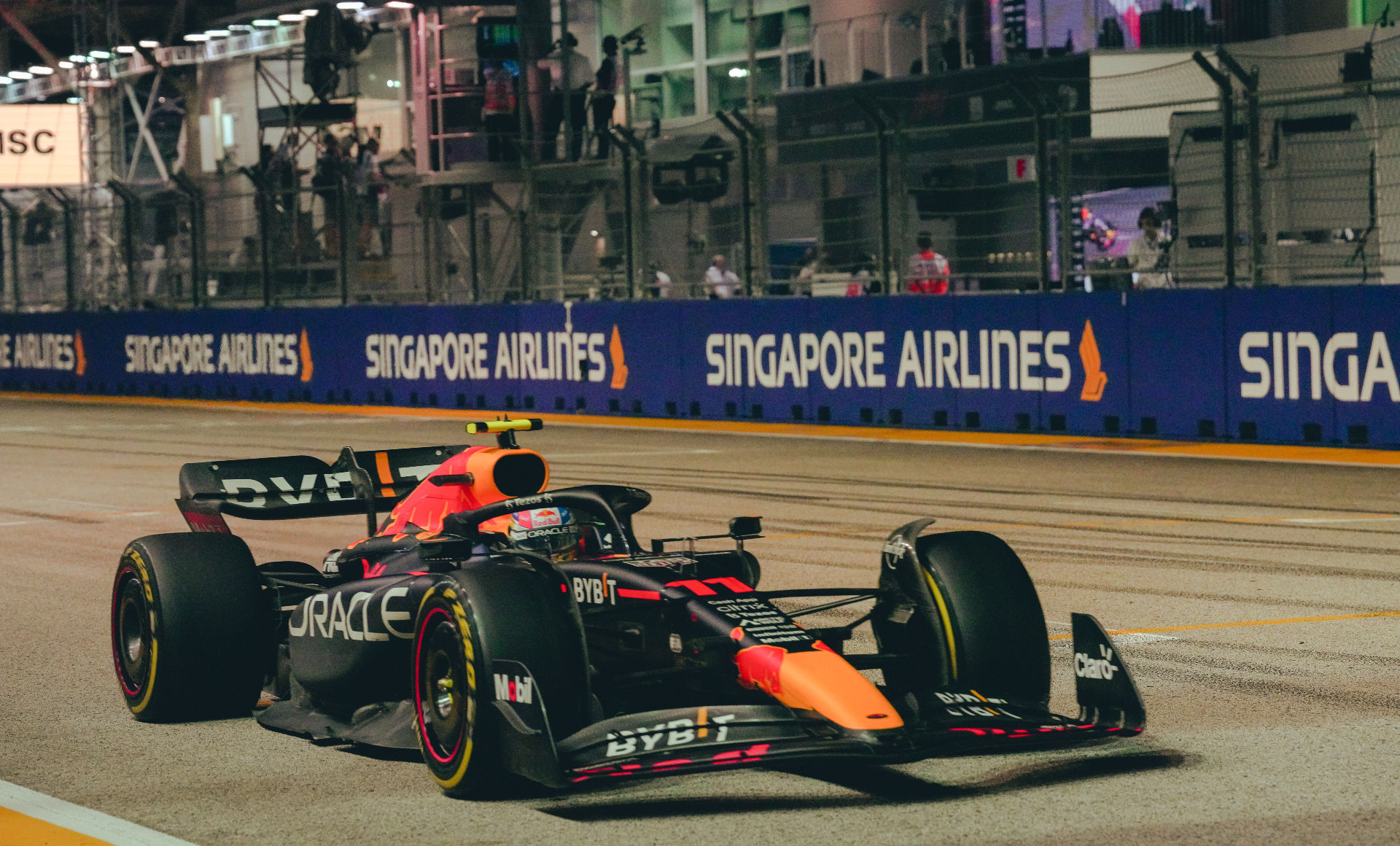 f1-新加坡大獎賽在活動前幾個月售罄後發放更多門票並增加看台