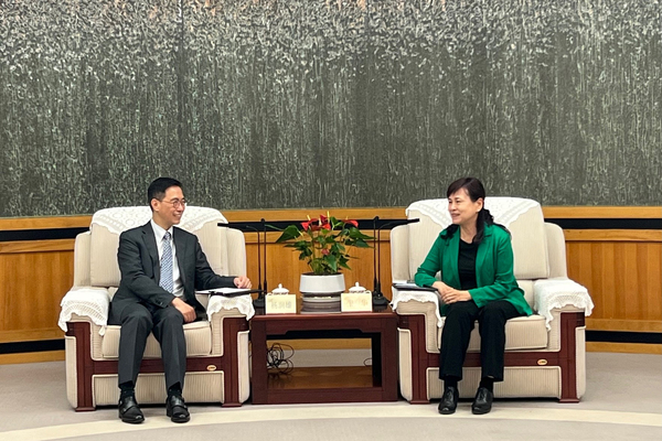 楊潤雄深圳晤市政府官員