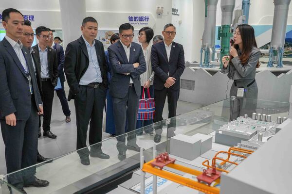 鄧炳強參觀大亞灣核電基地