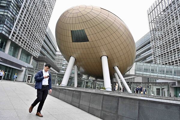 陳國基：可研究引入智能交通系統