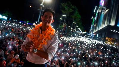 泰國皮塔在總理民意調查中名列前茅，因為反對派領導民意調查